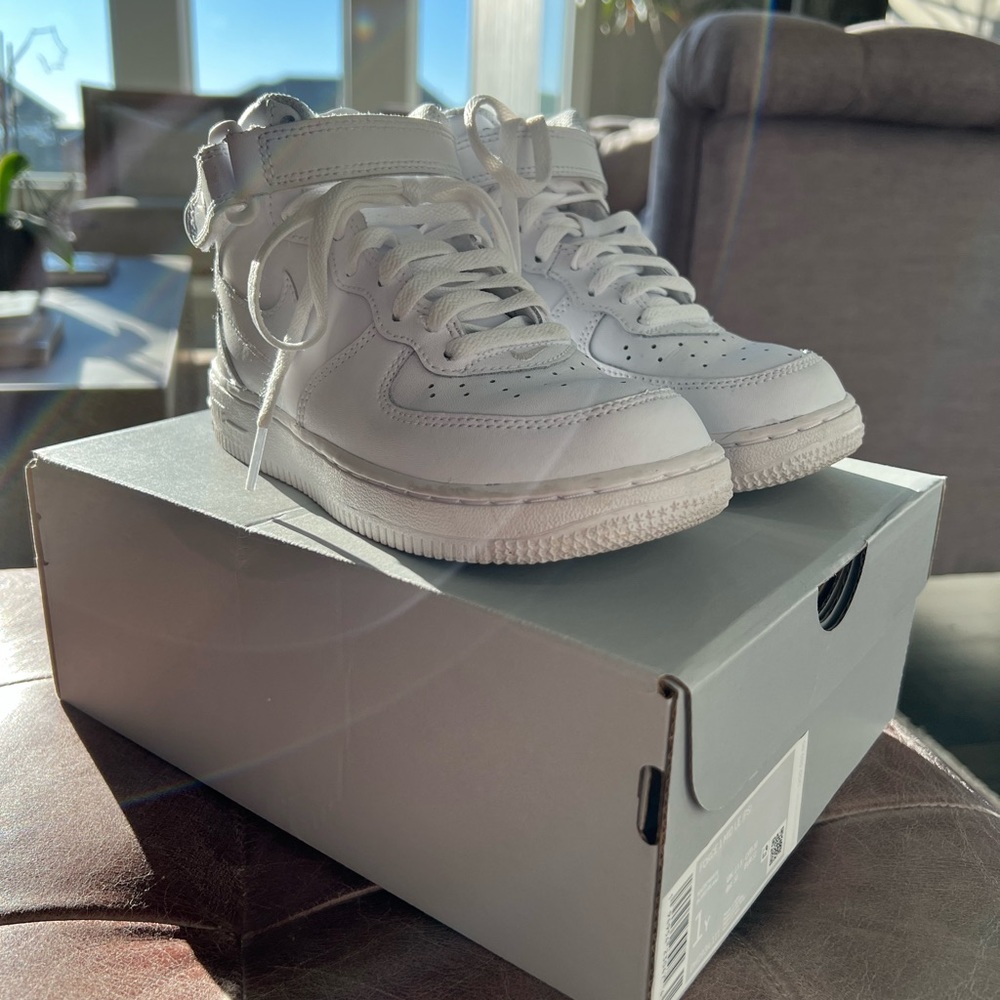 Nike Force 1 Mid LE - Almost New